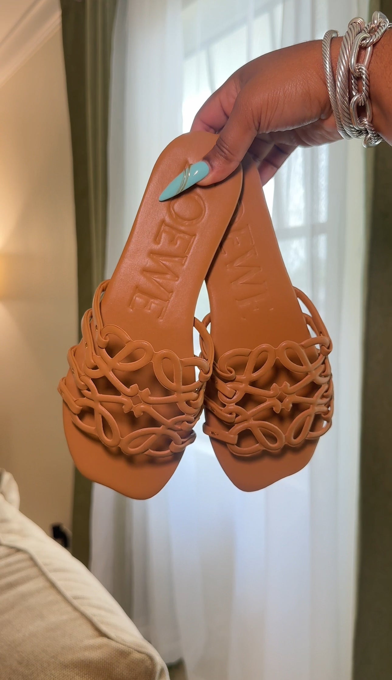 **DUPE** L03W3 ANAGRAM SANDALS (WMNS 9)